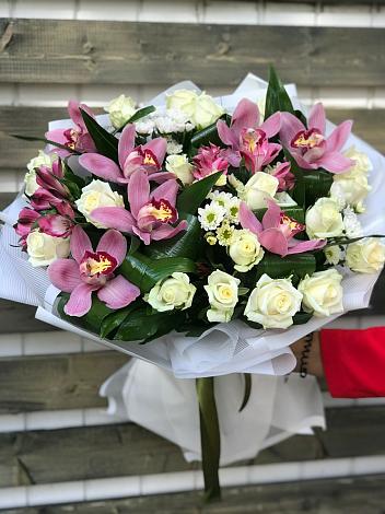 Букет цветов из: Розы и Хризантемы в Черемисиново