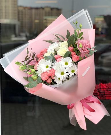 Букет цветов из: Розы, Лизиантусы и Хризантемы в Черемисиново