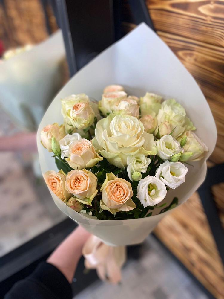 Букет цветов из: Розы и Лизиантусы в Черемисиново